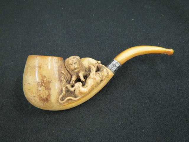 Appraisal: Meershaum Carved Pipe fighting lions amber tip