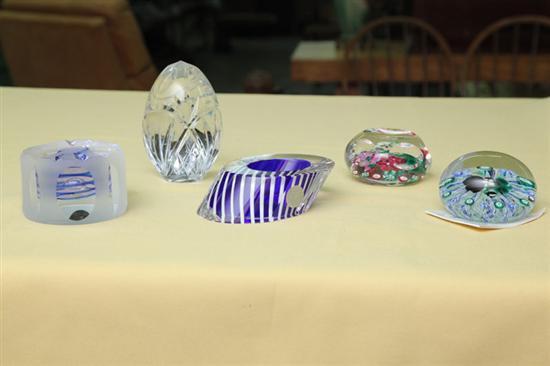 Appraisal: A FIVE PAPERWEIGHTS Clear cut egg form dia A Selkirk