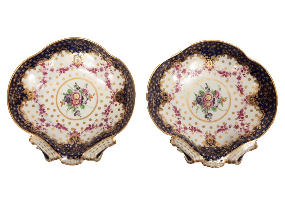 Appraisal: Pair of Dr Wall Period Worcester Porcelain Shell-Form Dishes th