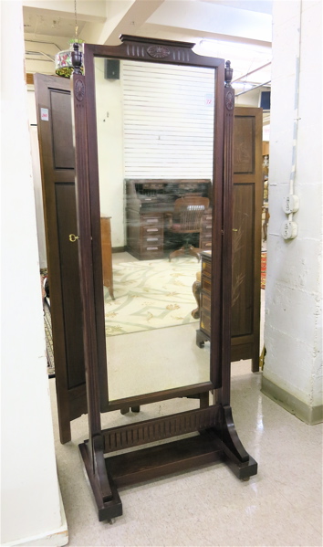 Appraisal: FEDERAL STYLE MAHOGANY CHEVAL MIRROR American c s featuring a