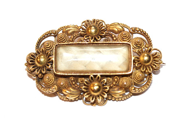 Appraisal: A VICTORIAN CANNETILLE GOLD BROOCH with flower decoration and inset