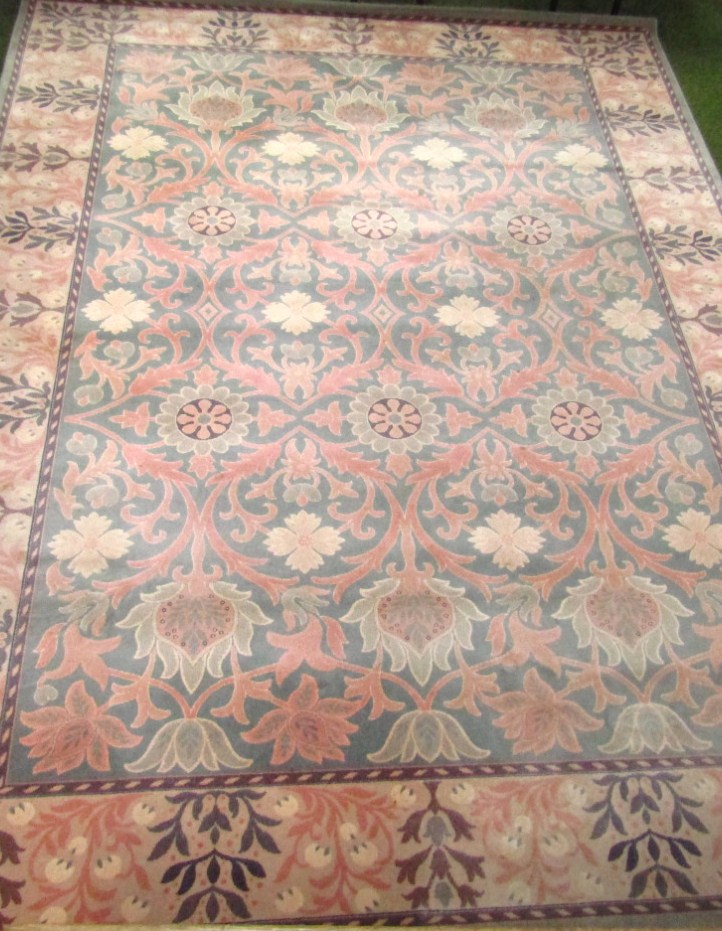 Appraisal: A thC machine woven rug in floral pattern predominantly in