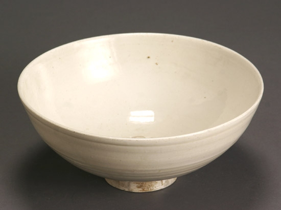 Appraisal: Chinese Dingyao Bowl Northern Song Dynasty - Interior cavetto with