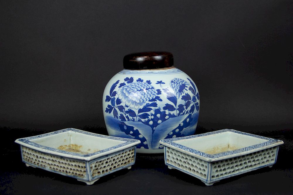 Appraisal: A Pair of Blue White Reticulated Planters tgth with a