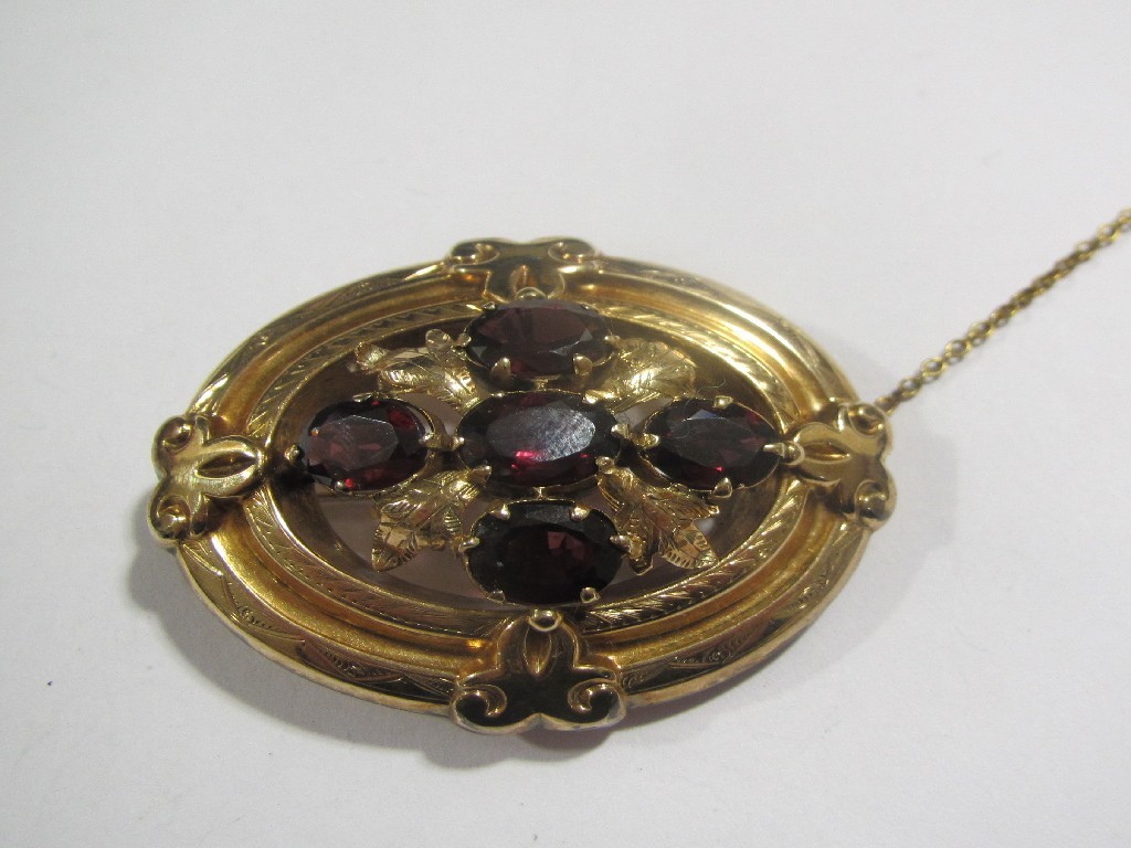 Appraisal: Victorian yellow metal almandine garnet set brooch