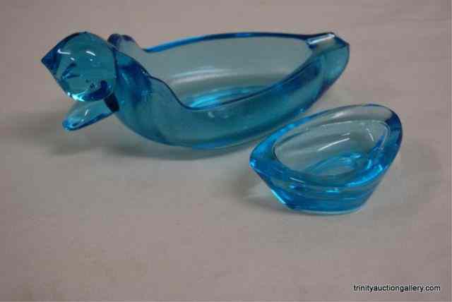 Appraisal: Vintage Azure Blue Duck Shaped Cigar AshtrayThis is a very