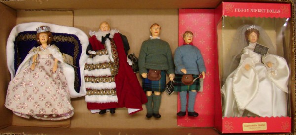 Appraisal: Lot of HP Historical Figure dolls - P Queen Elizabeth