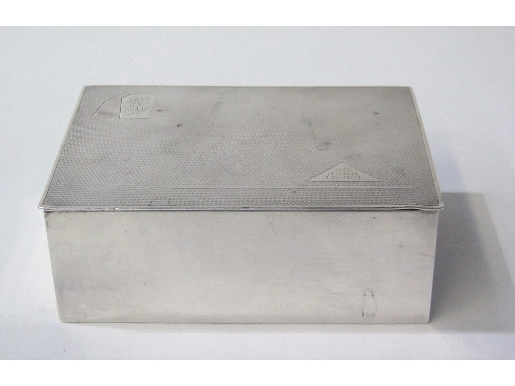 Appraisal: Silver cigarette box London