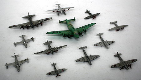 Appraisal: A QUANTITY OF DINKY TOYS DIE CAST MODEL AEROPLANES consisting