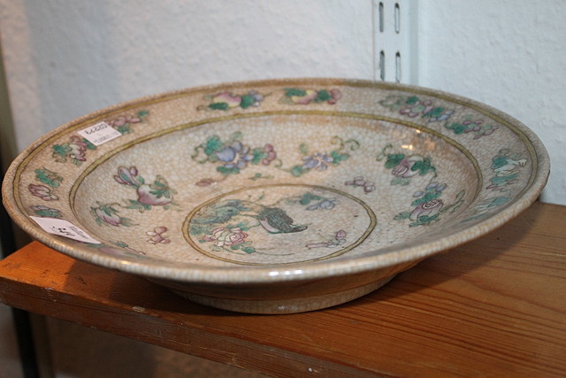 Appraisal: A CHINESE CRACKLE WARE SWATOW BOWL with central bird and