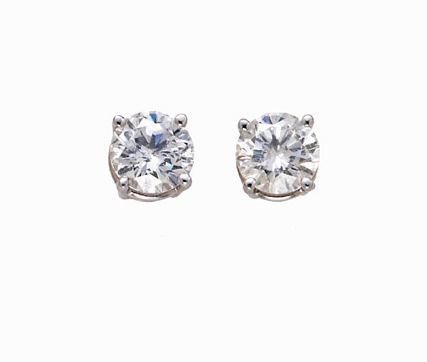 Appraisal: A pair of diamond stud earrings each set with one