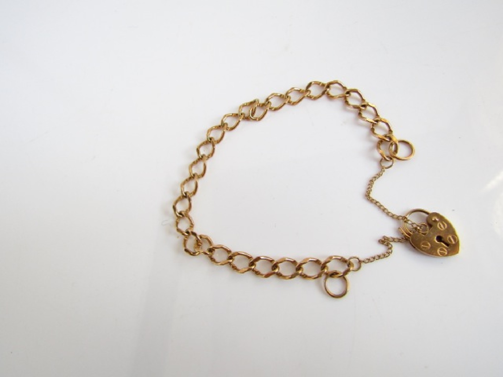 Appraisal: A ct gold bracelet with heart-shaped padlock clasp g