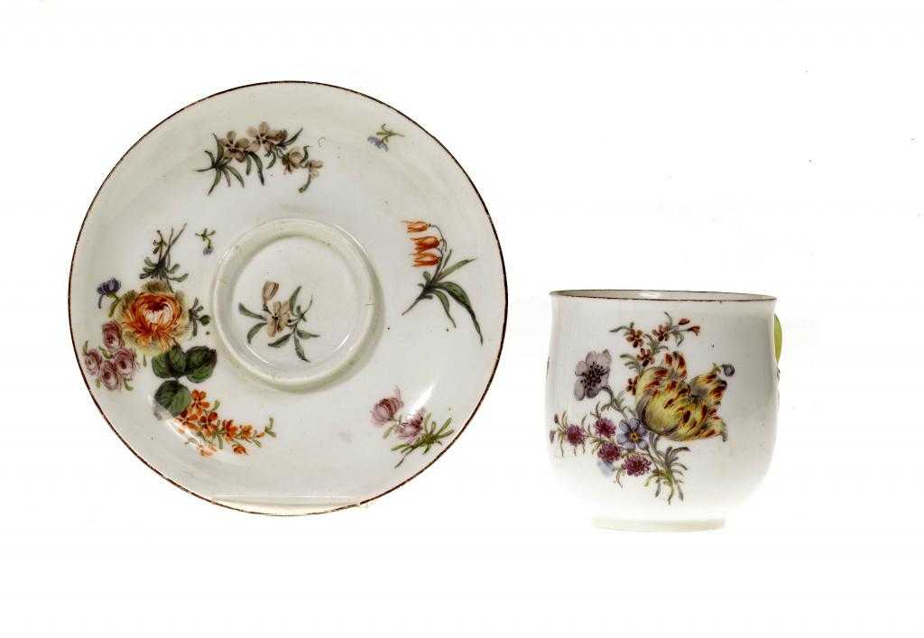 Appraisal: A CHELSEA TREMBLEUSE CUP AND SAUCER the cup of bell