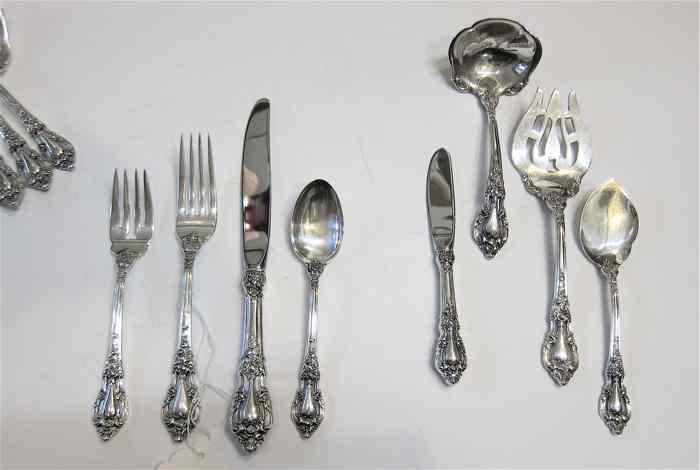 Appraisal: PIECE LUNT STERLING SILVER FLATWARE SET in the ''Eloquence'' pattern