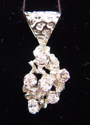 Appraisal: K WHITE GOLD AND CTW DIAMOND NUGGET PENDANT K white