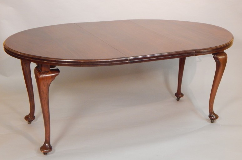 Appraisal: An Edwardian walnut extending dining table the oval top with