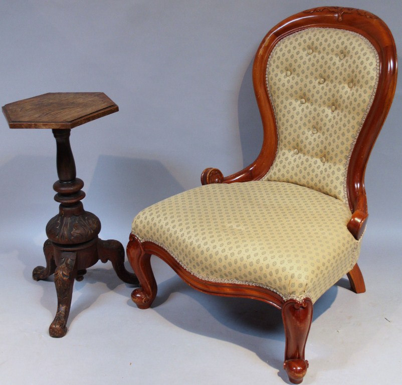 Appraisal: A Victorian style spoon back open chair in button back