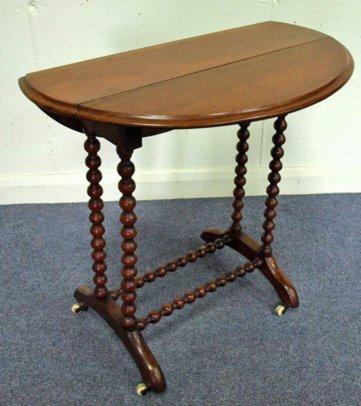 Appraisal: A late Victorian oval walnut two flap table on bobbin