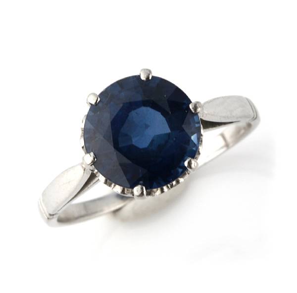 Appraisal: A sapphire and white gold ring