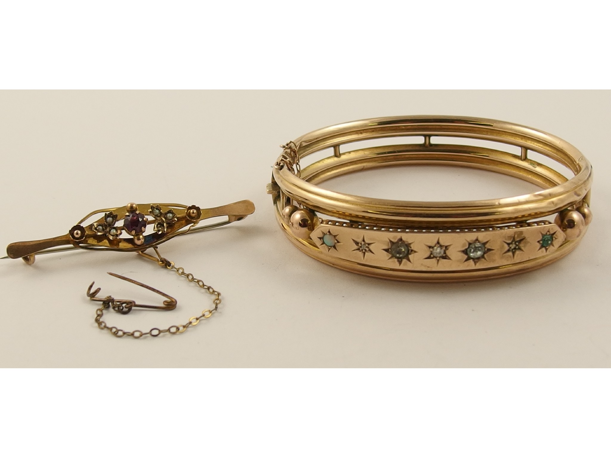 Appraisal: A ct Edwardian gem set bangle and a gem set