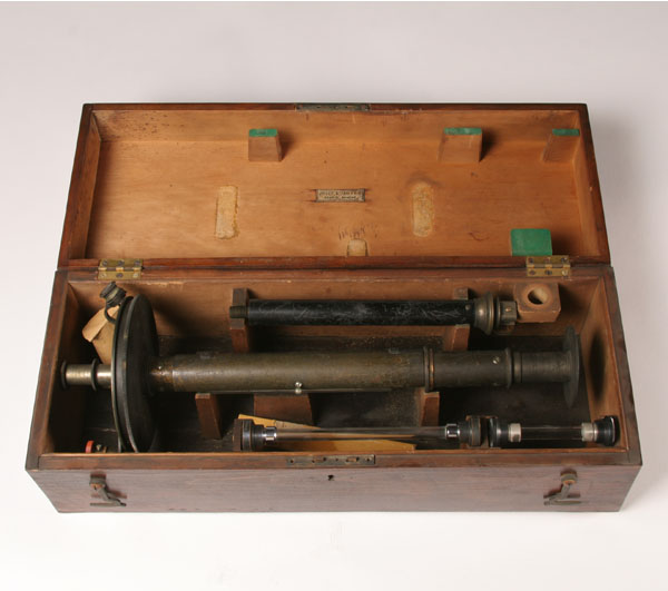 Appraisal: E H Sergeant Co brass optical apparatus in wood box