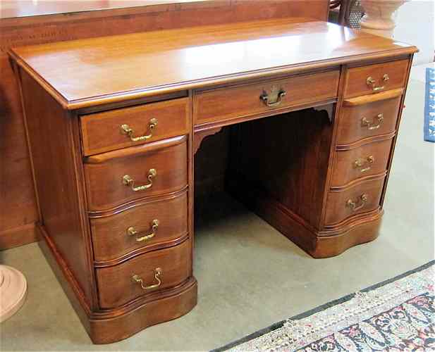 Appraisal: FEDERAL STYLE MAHOGANY WRITING DESK American mid- th century a