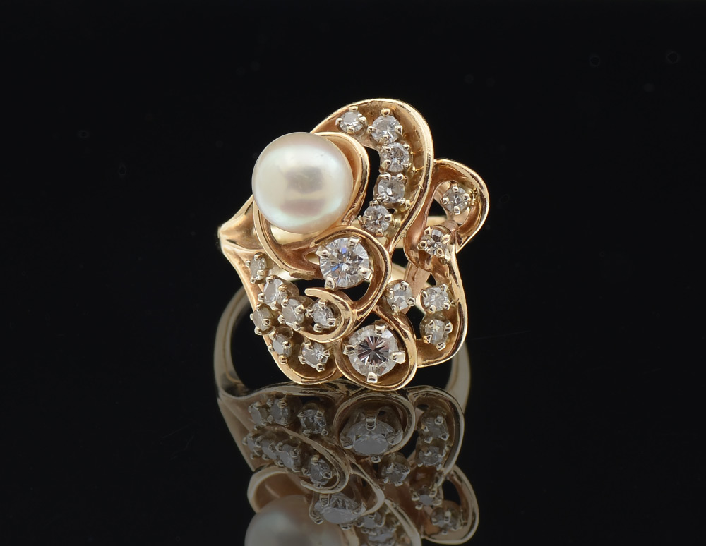 Appraisal: DIAMOND AND PEARL RING k yellow gold ring featuring an