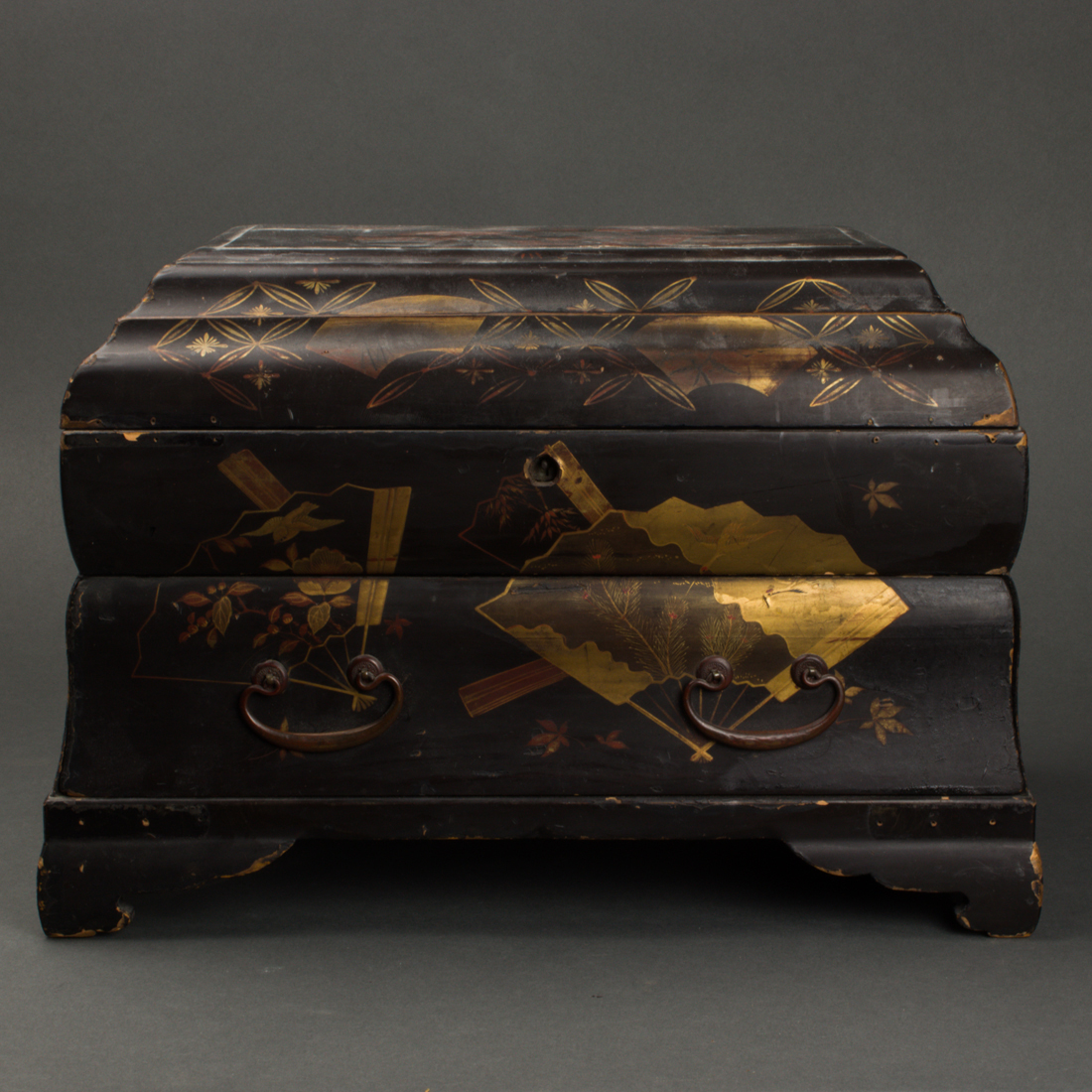 Appraisal: JAPANESE BLACK LACQUERED JEWELRY CASE Japanese black lacquered jewelry case