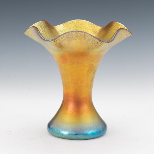 Appraisal: STEUBEN GOLD AURENE RUFFLED VASE x Elegant art glass vase