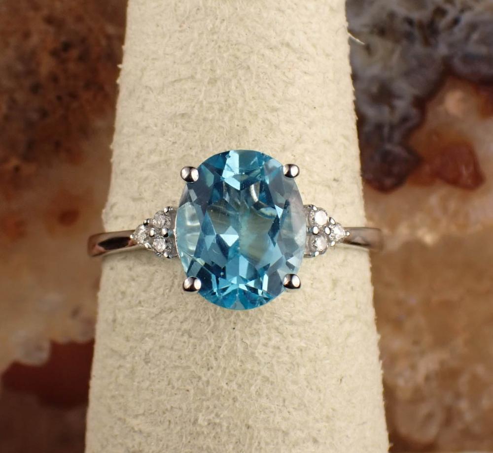 Appraisal: BLUE TOPAZ DIAMOND AND FOURTEEN KARAT GOLD RING The white