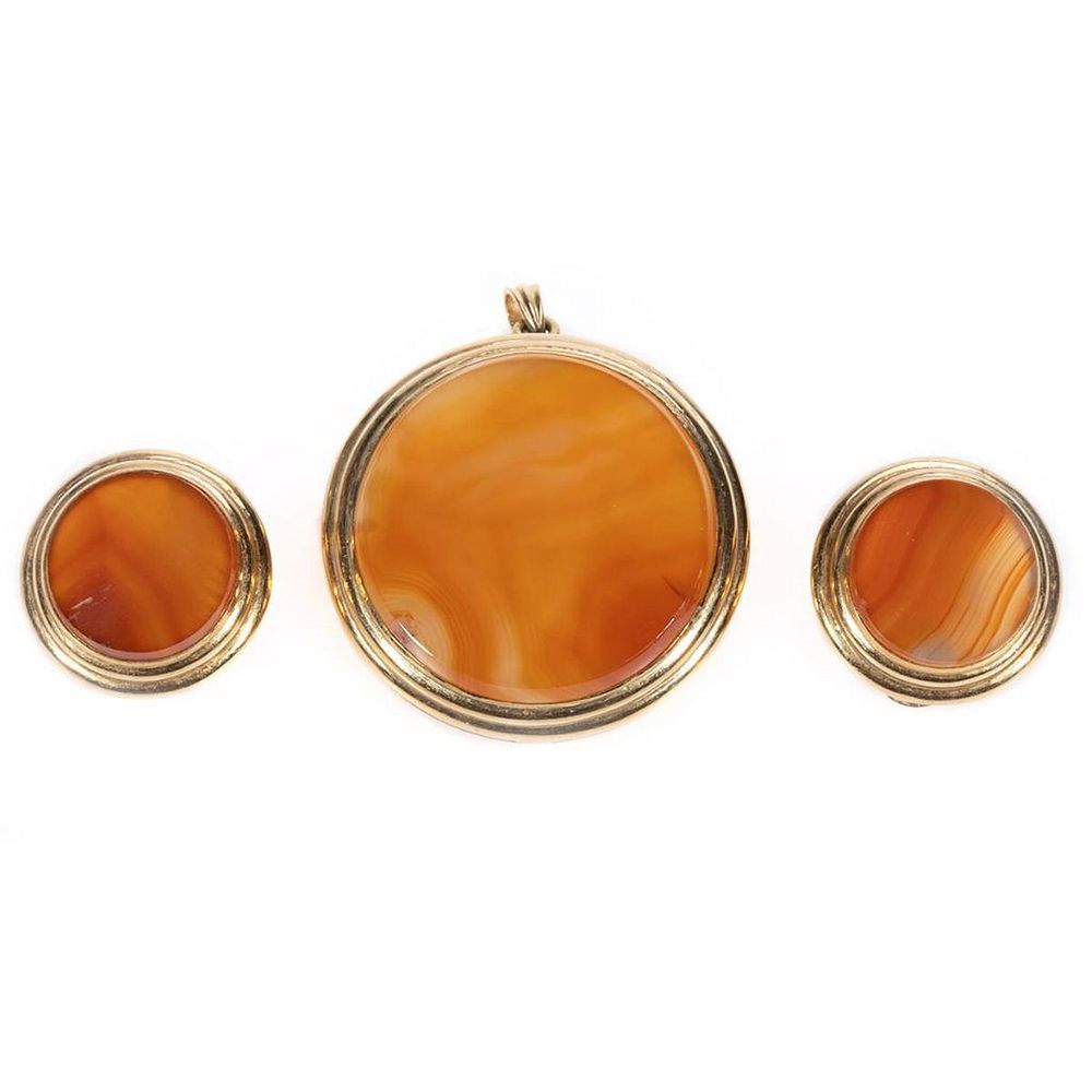 Appraisal: Agate k gold jewelry set the brooch-pendant and clip-earring set