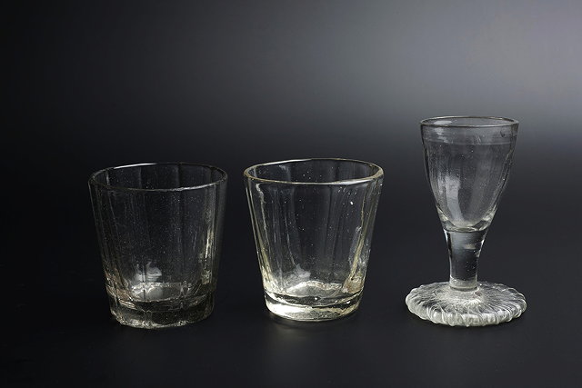 Appraisal: AN TH CENTURY DRAM GLASS with partly faceted bowl and