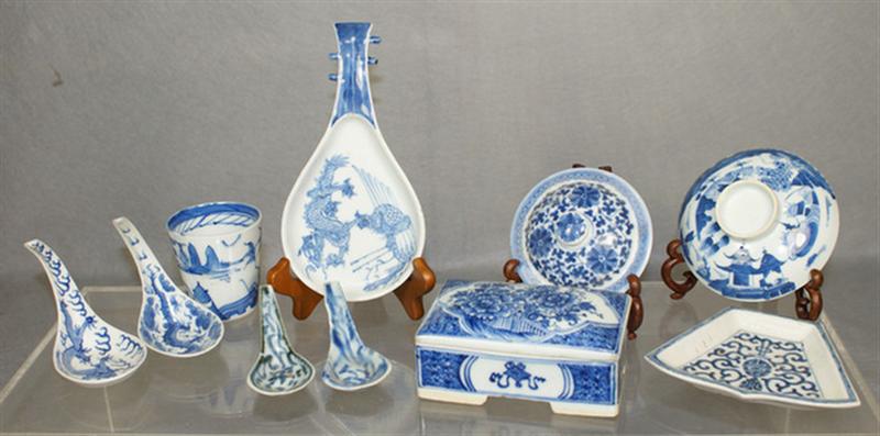 Appraisal: Lot of th th c Chinese porcelain pieces including rectangular