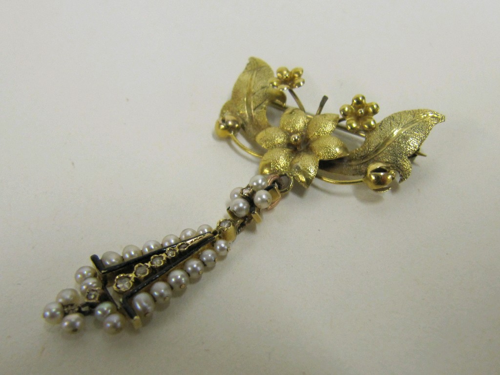 Appraisal: Edwardian foliate bar brooch with detachable pearl diamond and black