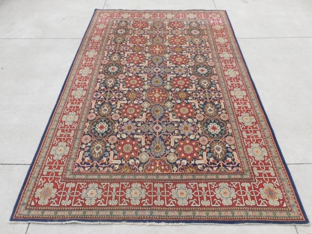 Appraisal: ORIENTAL RUG HANDWOVEN LATE TH C FLORALgeometric design ' x