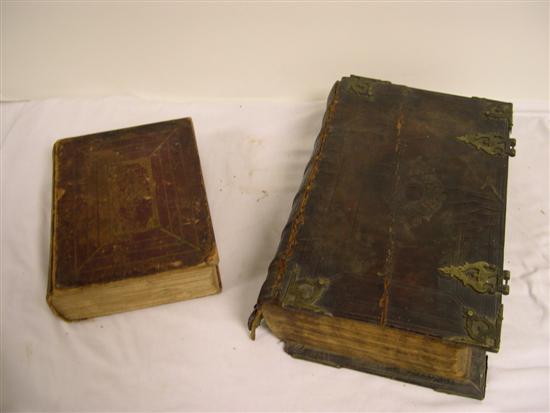 Appraisal: Huguenot BIBLE Biblia dat is de Gantliche H Schrifture Jacob