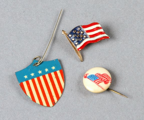 Appraisal: US small flag pins is a Crest Stick is a