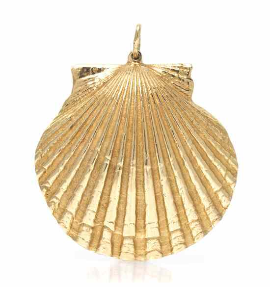 Appraisal: A Karat Yellow Gold Seashell Pendant Stamp K dwts