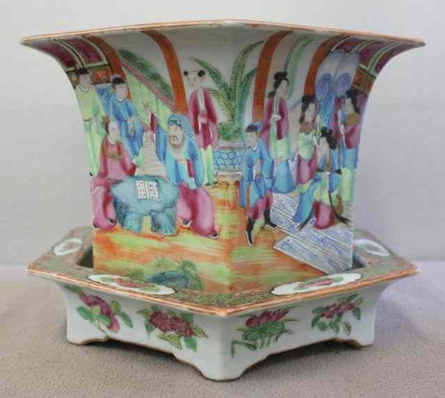 Appraisal: Chinese Famille Rose Planter and Undertray From an Elmhurst NY