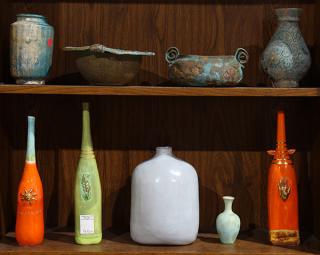 Appraisal: Two shelves of ceramic vessels including a set of art