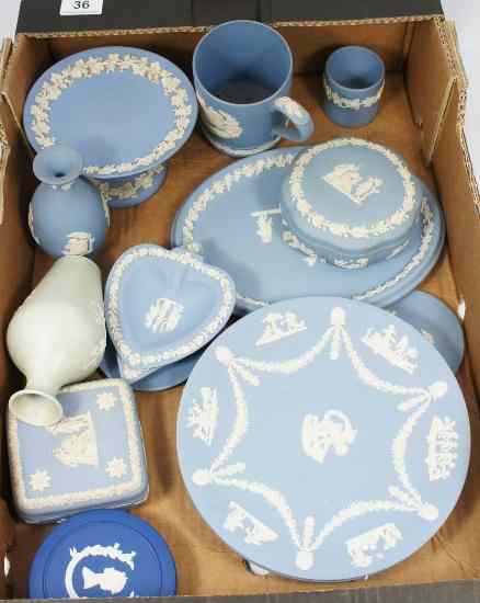 Appraisal: A collection of various pottery to include Wedgwood Jasperware including