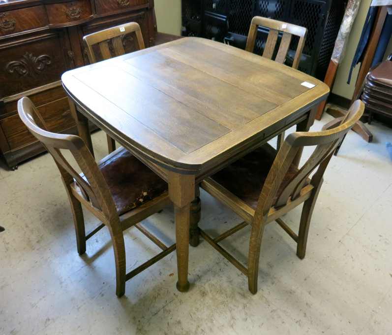 Appraisal: AN OAK DINING TABLE AND SIX CHAIRS English early th