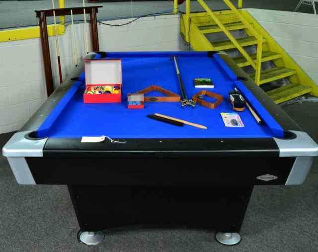 Appraisal: BRUNSWICK POOL TABLE WITH ACCESSORIESStriking electric blue ''Contender'' Series Brunswick