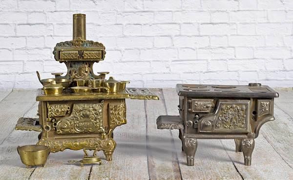 Appraisal: Cast brass Savage toy stove '' h '' w Cast