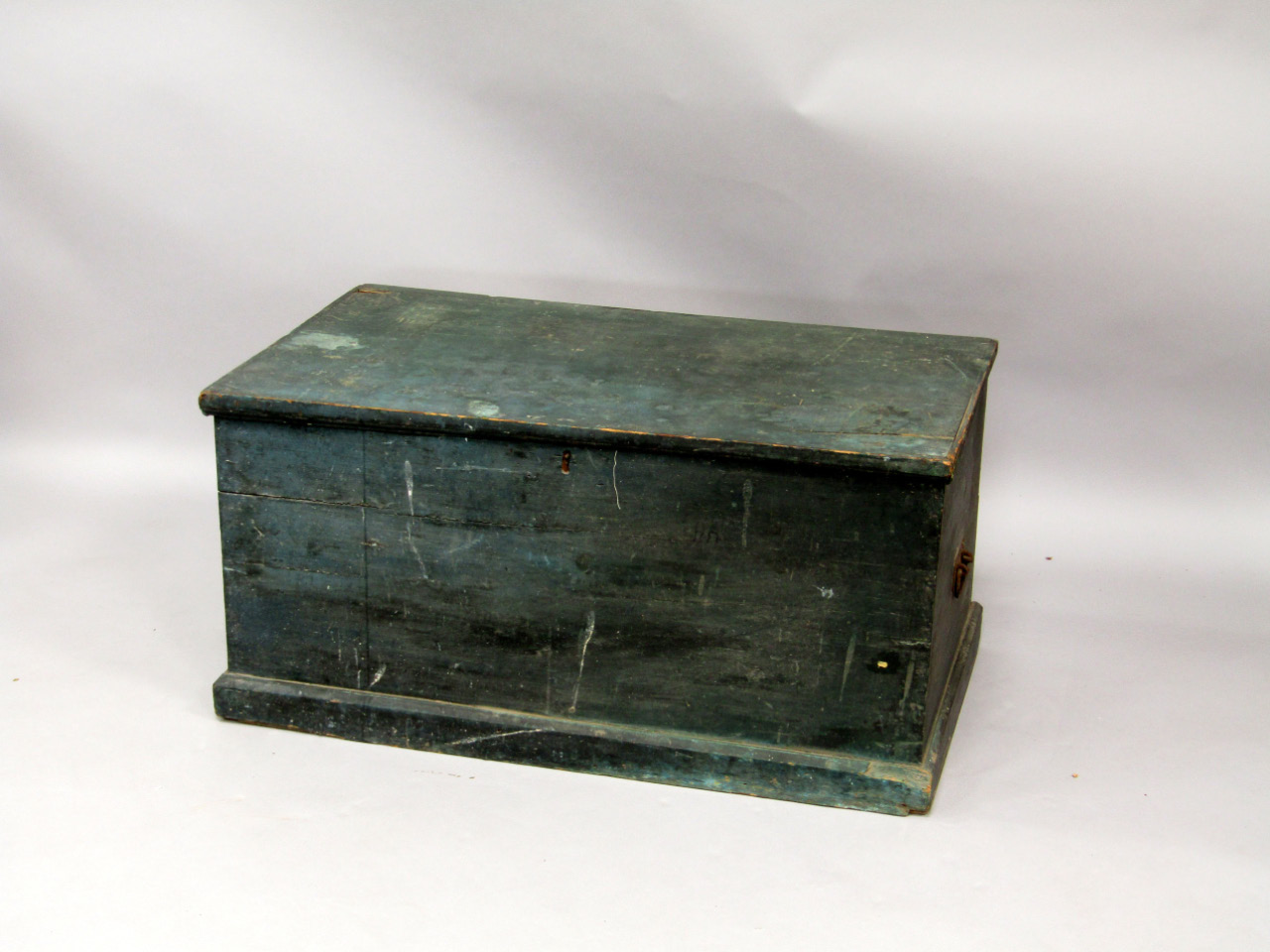 Appraisal: A Victorian painted pine blanket box a plinth base cm