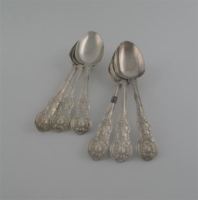 Appraisal: A Victorian set of six Queens pattern tablespoons honeysuckle heel