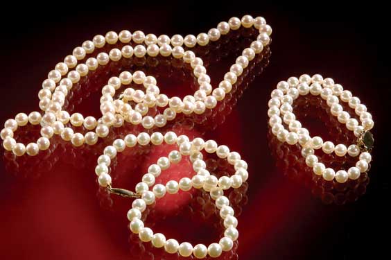 Appraisal: AKOYA PEARL SET Set A grade quality Akoya pearls two