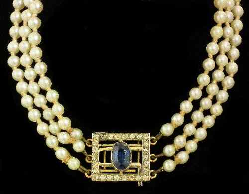 Appraisal: An Edwardian mm triple strand graduated cultured pearl necklace the