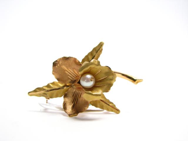 Appraisal: K Yellow and Rose gold flower pin leaf motif with