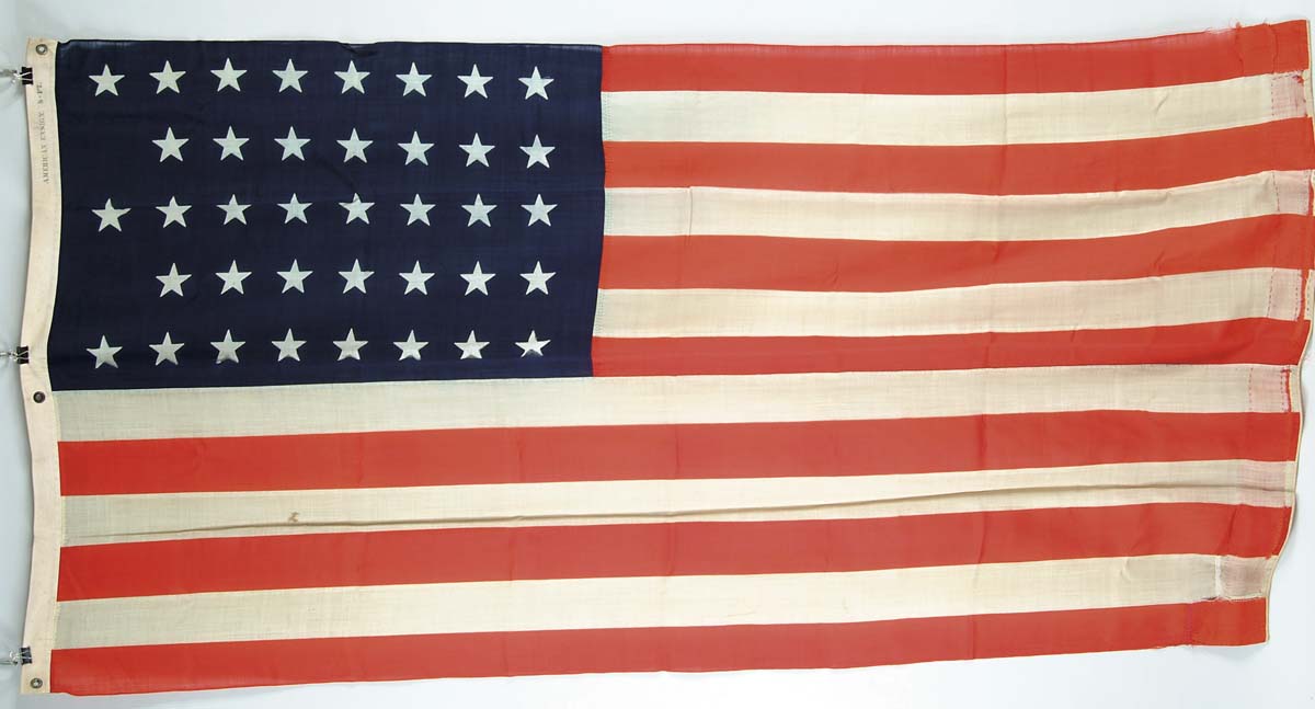 Appraisal: -STAR AMERICAN FLAG x flag is commercially made printed on